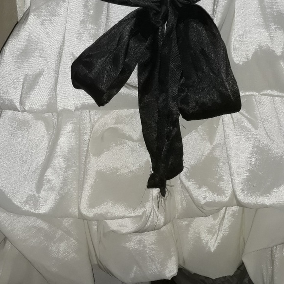 A short City Triangles prom dress with poofy skirt - Picture 8 of 8